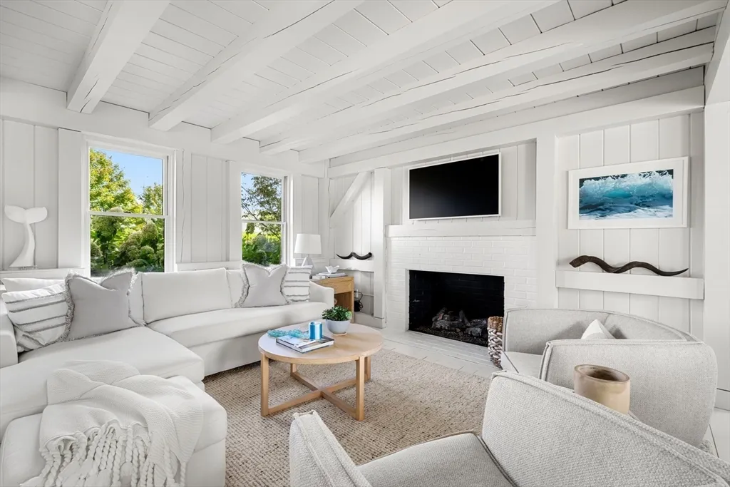 4 bed, 3 bath apartment for rent at 1 Doc Ryder, Nantucket — photo 3 of 42