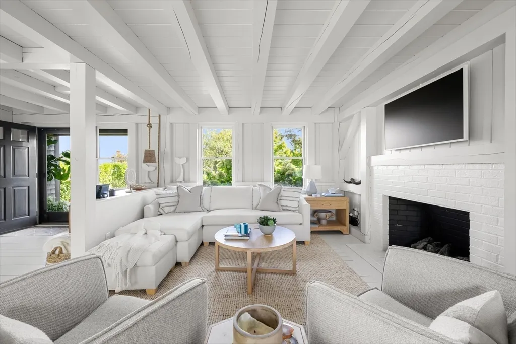 4 bed, 3 bath apartment for rent at 1 Doc Ryder, Nantucket — photo 2 of 42