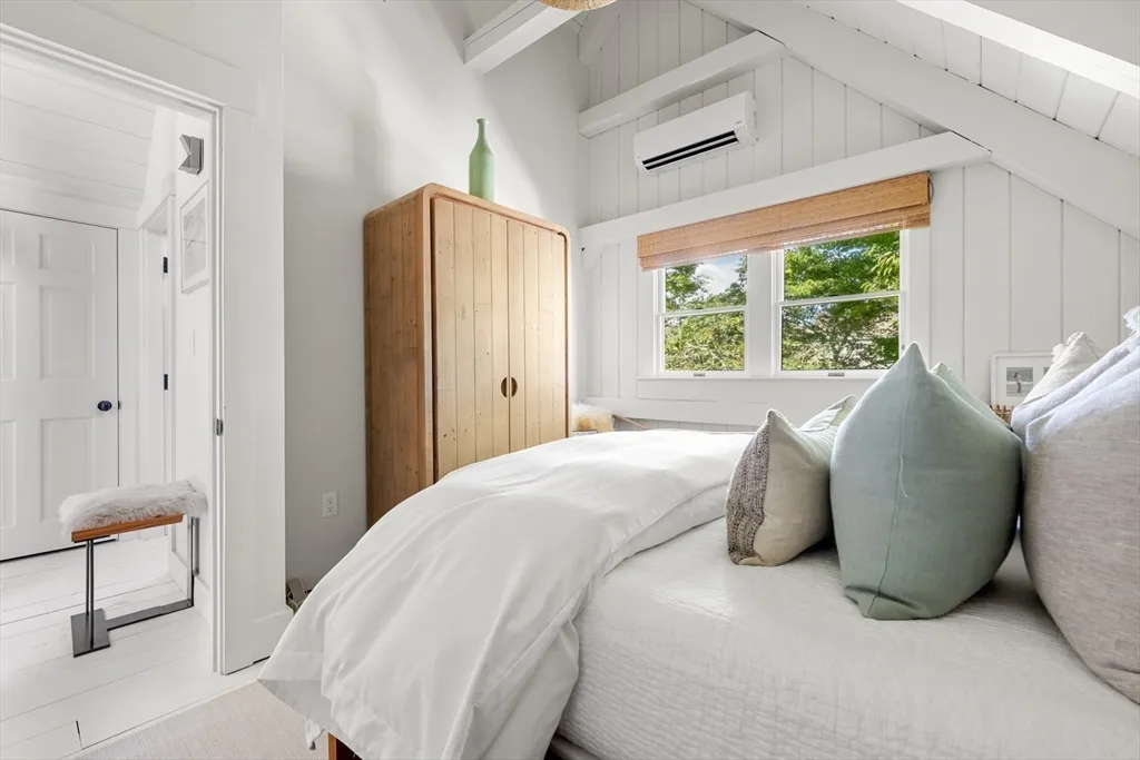 4 bed, 3 bath apartment for rent at 1 Doc Ryder, Nantucket — photo 26 of 42