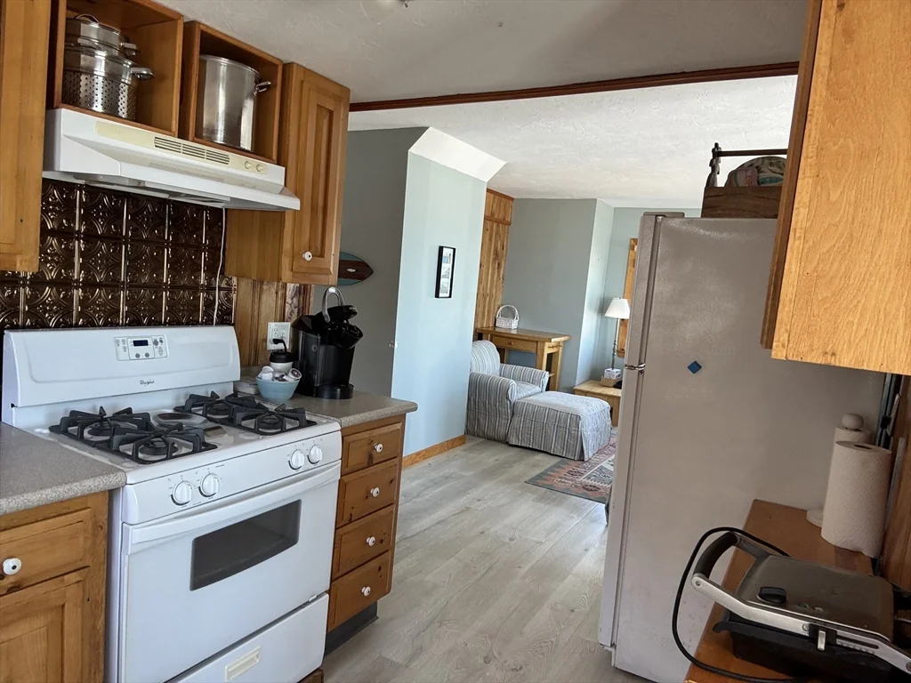 5 bed, 2 bath apartment for rent at 1 East St, Rexhame — photo 13 of 16