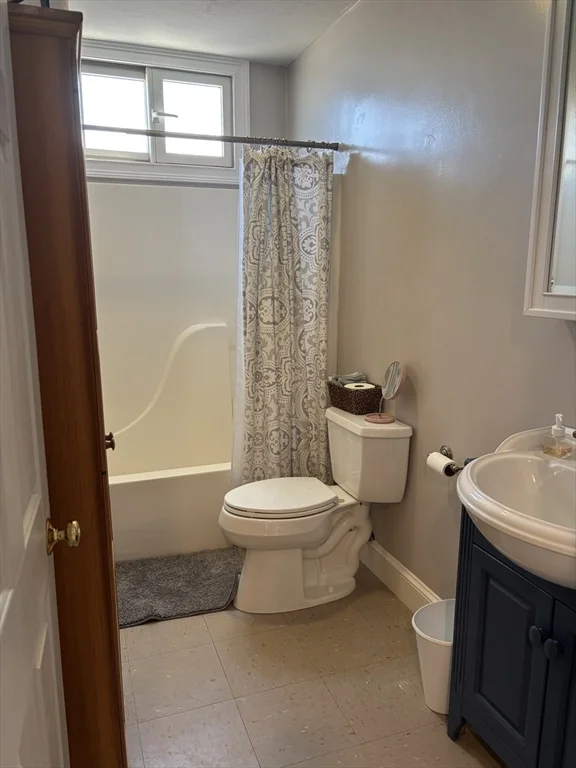 5 bed, 2 bath apartment for rent at 1 East St, Rexhame — photo 9 of 16