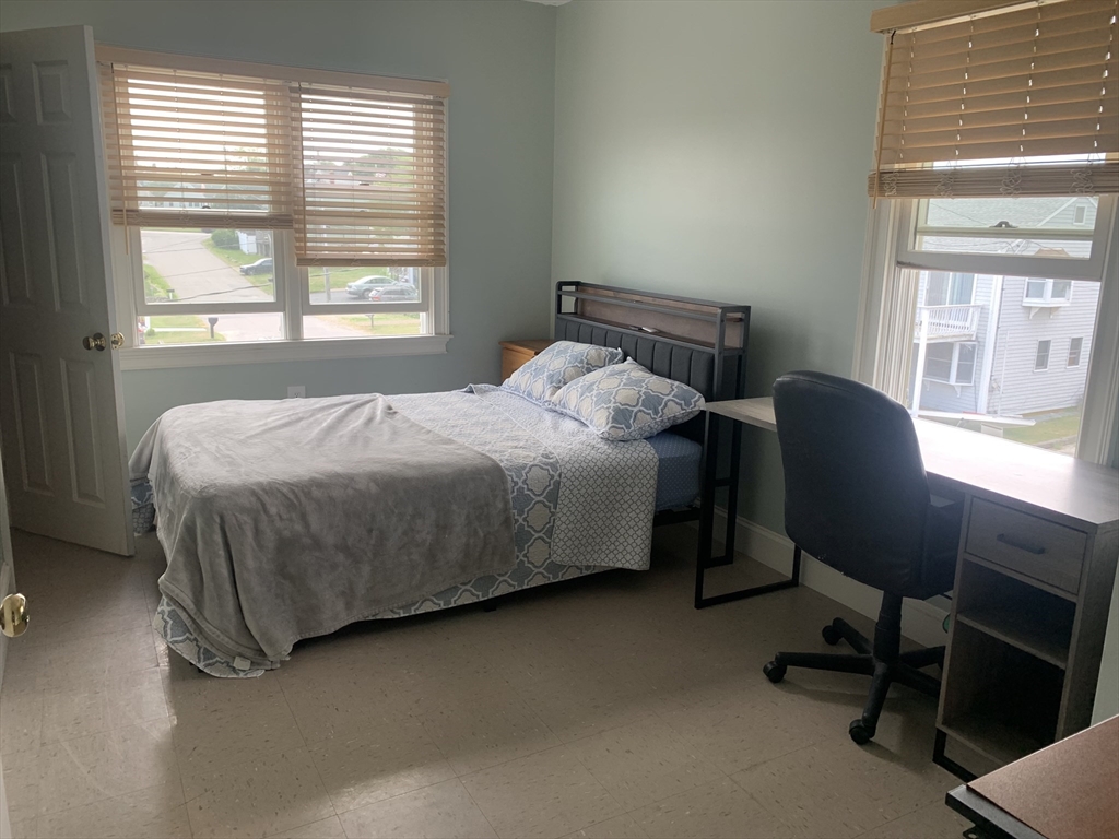 5 bed, 2 bath apartment for rent at 1 East St Unit 1, Rexhame — photo 6 of 14