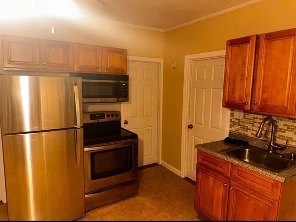 2 bed, 1 bath apartment for rent at 1 Electric St Unit 2, Worcester — photo 4 of 15