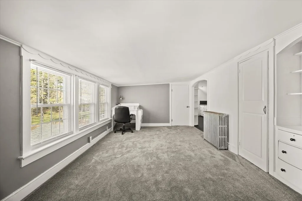 1 bed, 1 bath apartment for rent at 1 Elm St Unit 3, Freetown — photo 13 of 16