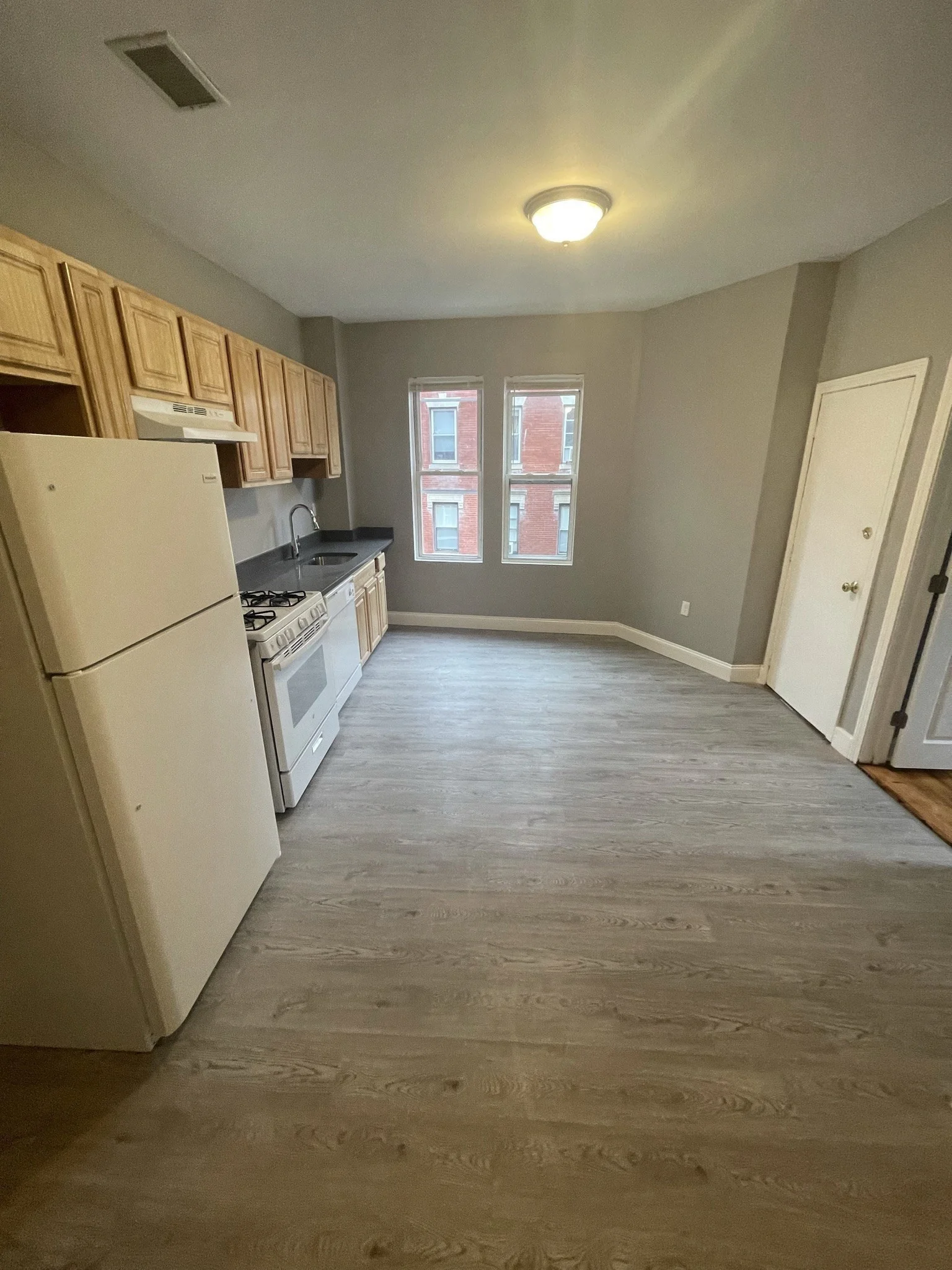 3 bed, 1 bath apartment for rent at 1 Ernst St Unit 2, Jamaica Plain — photo 3 of 13