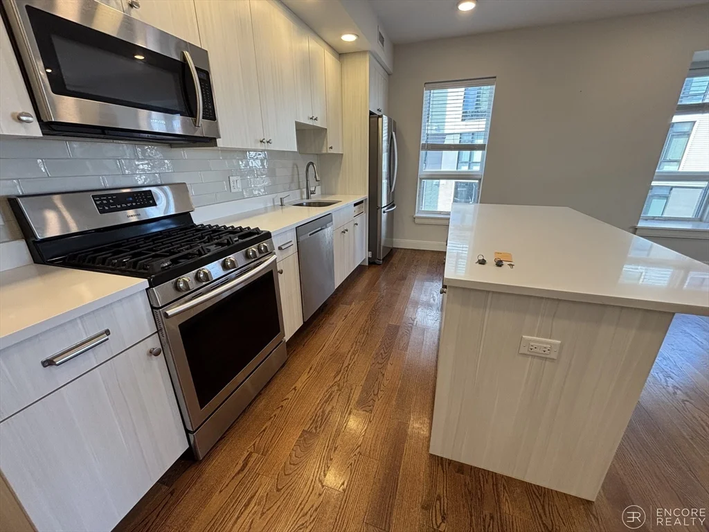 2 bed, 2 bath apartment for rent at 1 Everett St Unit 202, Allston — photo 2 of 12
