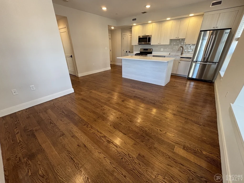 2 bed, 2 bath apartment for rent at 1 Everett St Unit 202, Allston — photo 3 of 12