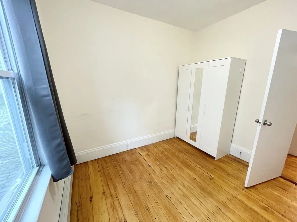 3 bed, 1 bath apartment for rent at 1 Folsom Ave Unit 1, Mission Hill — photo 5 of 10