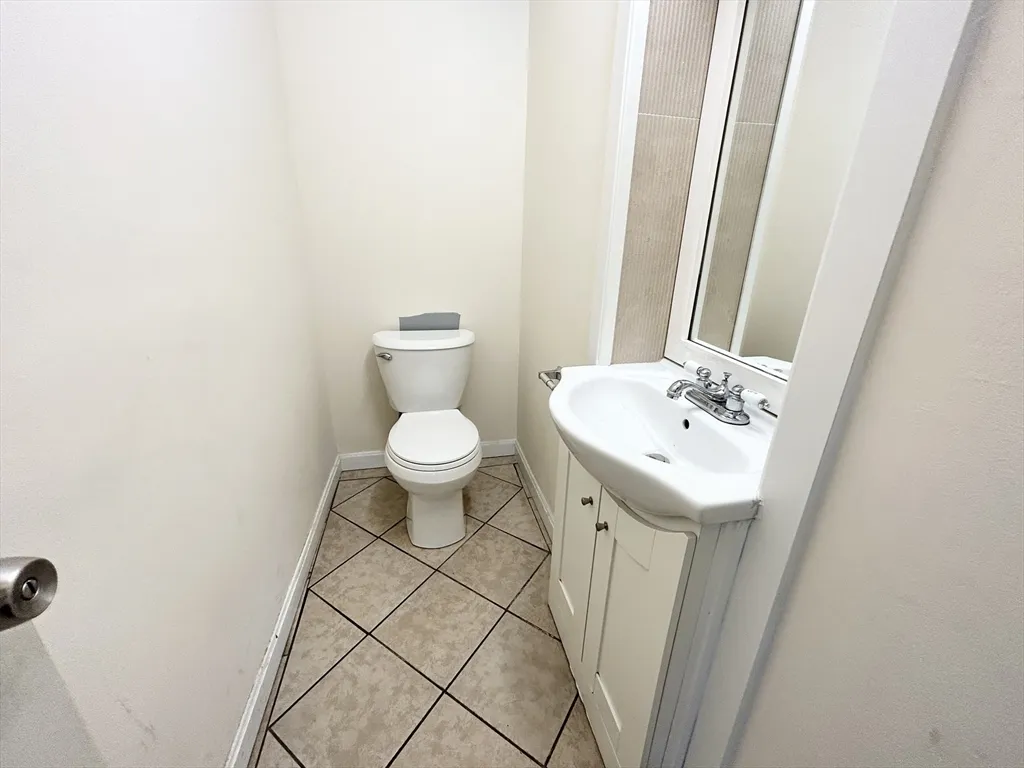 4 bed, 1 bath apartment for rent at 1 Folsom Ave Unit 2, Mission Hill — photo 9 of 9