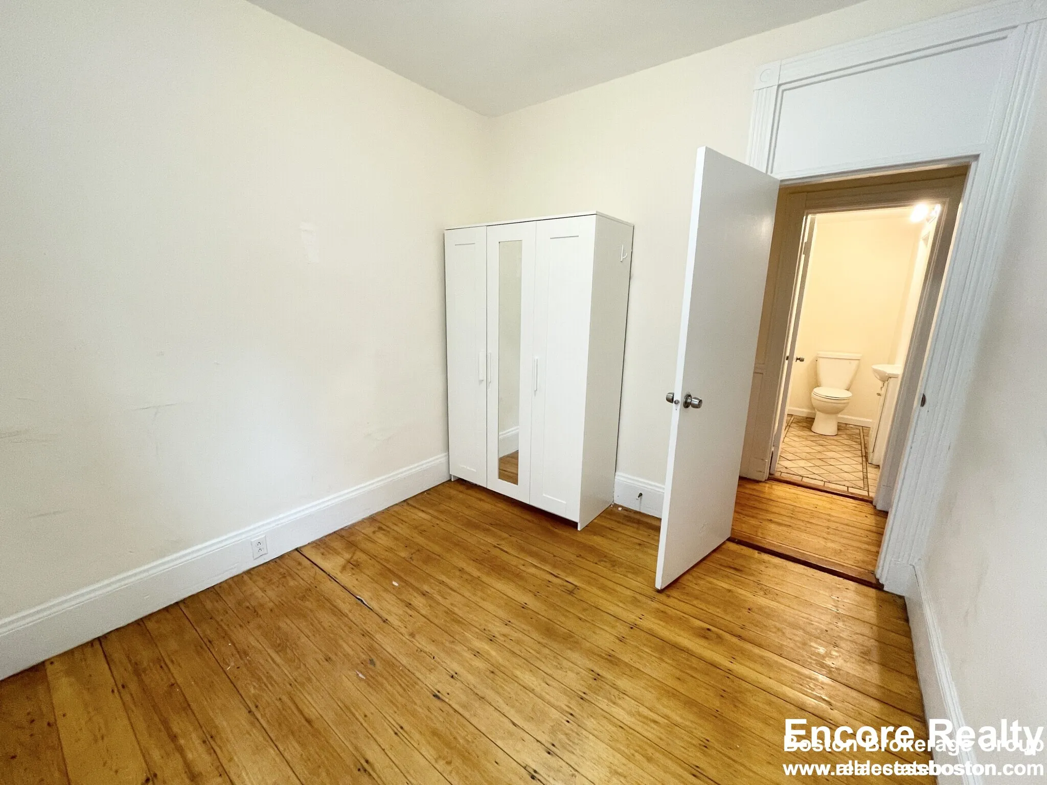 4 bed, 1.5 bath apartment for rent at 1 Folsom Ave Unit MM, Mission Hill — photo 5 of 16