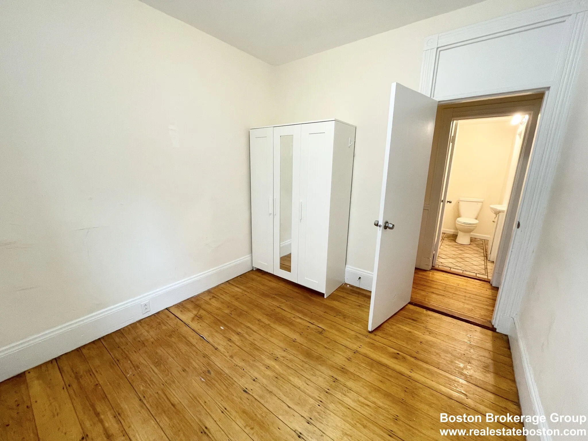 4 bed, 1.5 bath apartment for rent at 1 Folsom Ave Unit MM, Mission Hill — photo 13 of 16