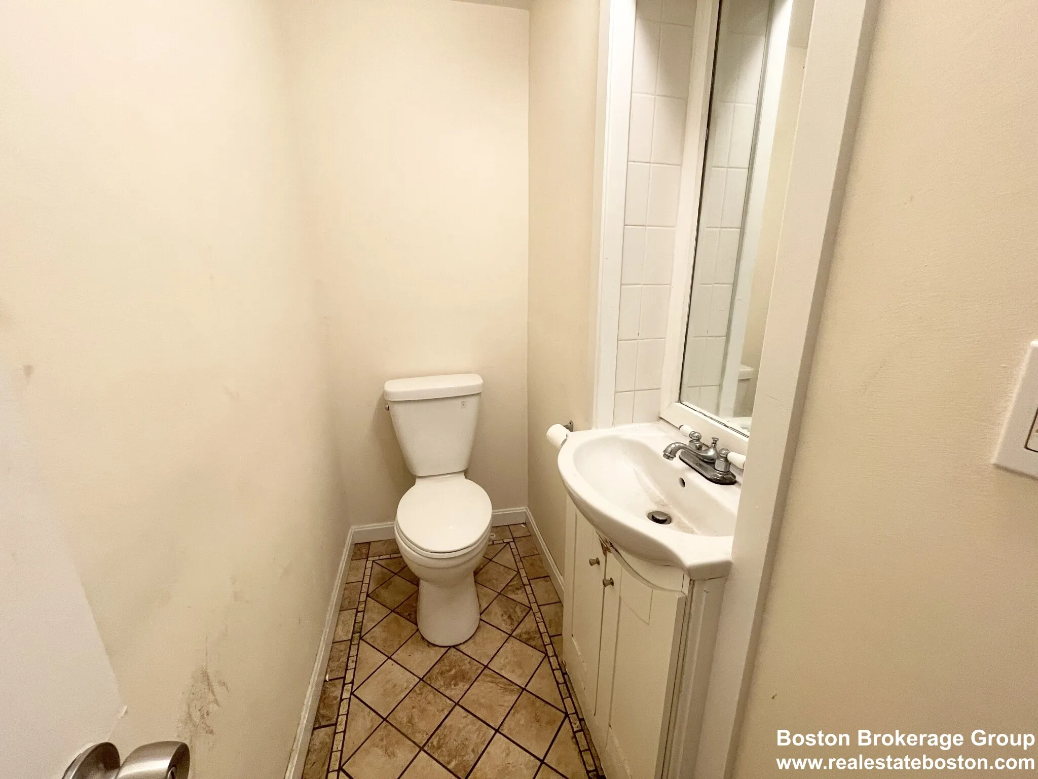 4 bed, 1.5 bath apartment for rent at 1 Folsom Ave Unit MM, Mission Hill — photo 16 of 16