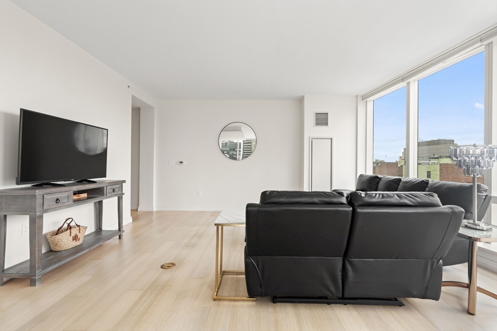 2 bed, 2 bath apartment for rent at 1 Franklin St Unit 1504, Midtown — photo 2 of 42