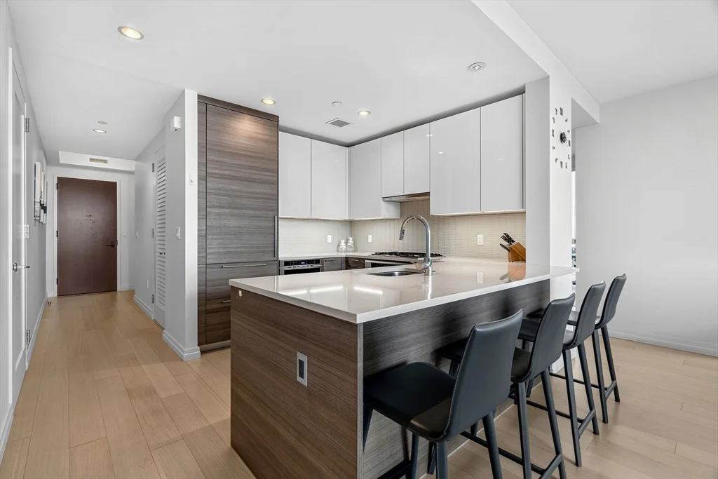 2 bed, 2 bath apartment for rent at 1 Franklin St Unit 3210, Boston Downtown — photo 2 of 33