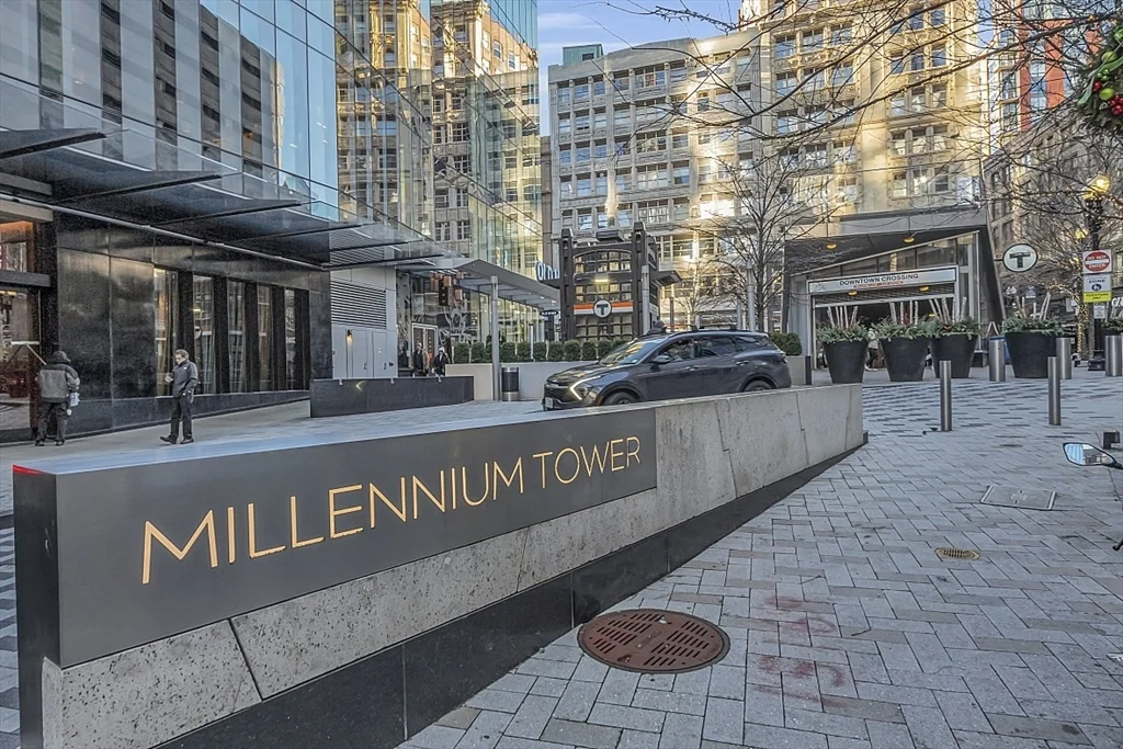 3 bed, 3 bath apartment for rent at 1 Franklin St Unit 4606, Boston Downtown — photo 32 of 38