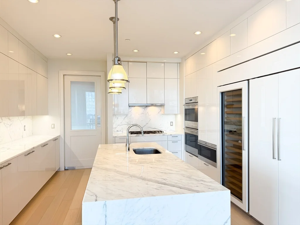 3 bed, 3 bath apartment for rent at 1 Franklin St Unit 5106, Midtown — photo 15 of 42