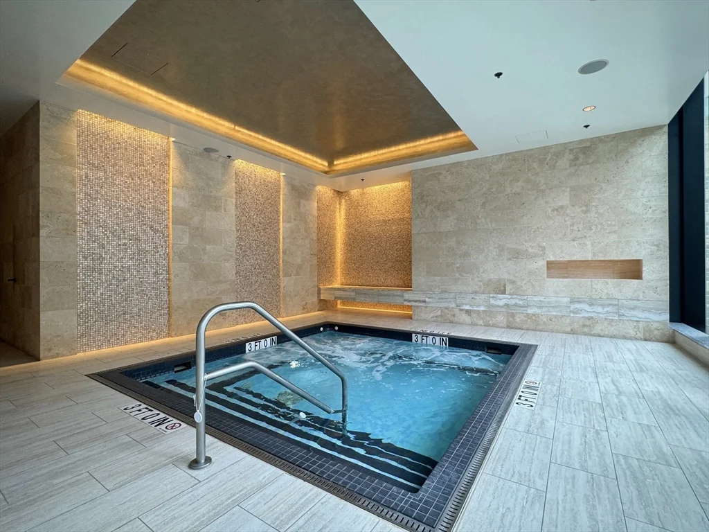 3 bed, 3 bath apartment for rent at 1 Franklin St Unit 5106, Midtown — photo 31 of 42