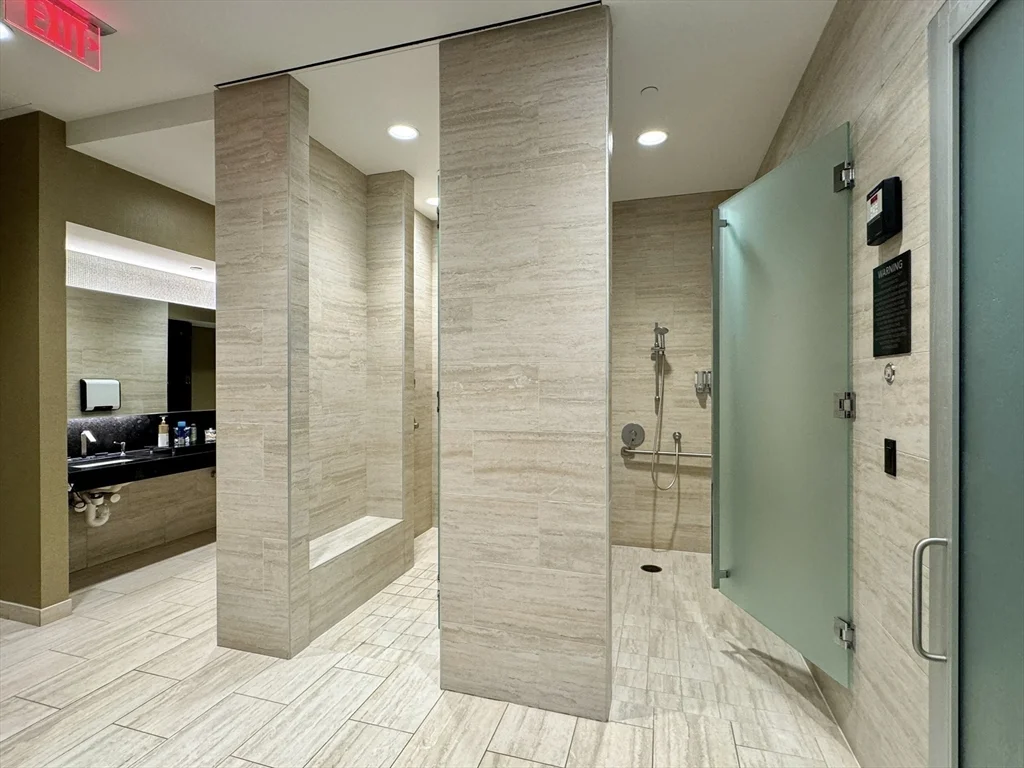 3 bed, 3 bath apartment for rent at 1 Franklin St Unit 5106, Midtown — photo 33 of 42