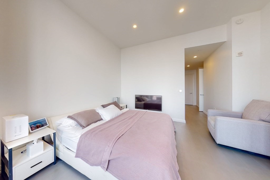 2 bed, 2.5 bath apartment for rent at 1 Franklin St Unit Ph1F, Boston Downtown — photo 18 of 42