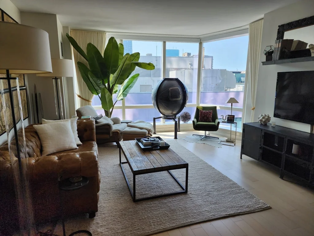 1 bed, 1 bath apartment for rent at 1 Franklin Unit 1501, Midtown — photo 2 of 21