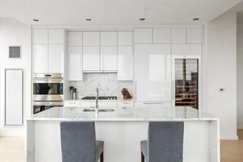 3 bed, 3 bath apartment for rent at 1 Franklin Unit 5105, Boston Downtown — photo 4 of 36