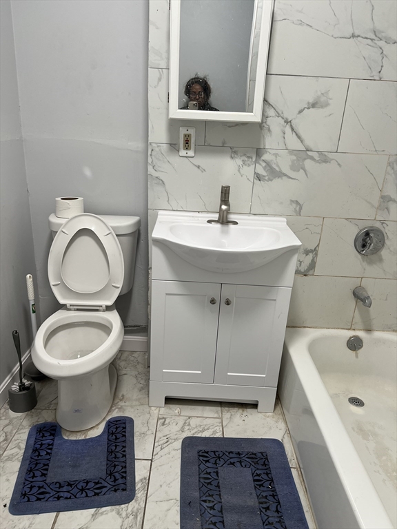4 bed, 1 bath apartment for rent at 1 Gannett St Unit 2, Dorchester — photo 4 of 4
