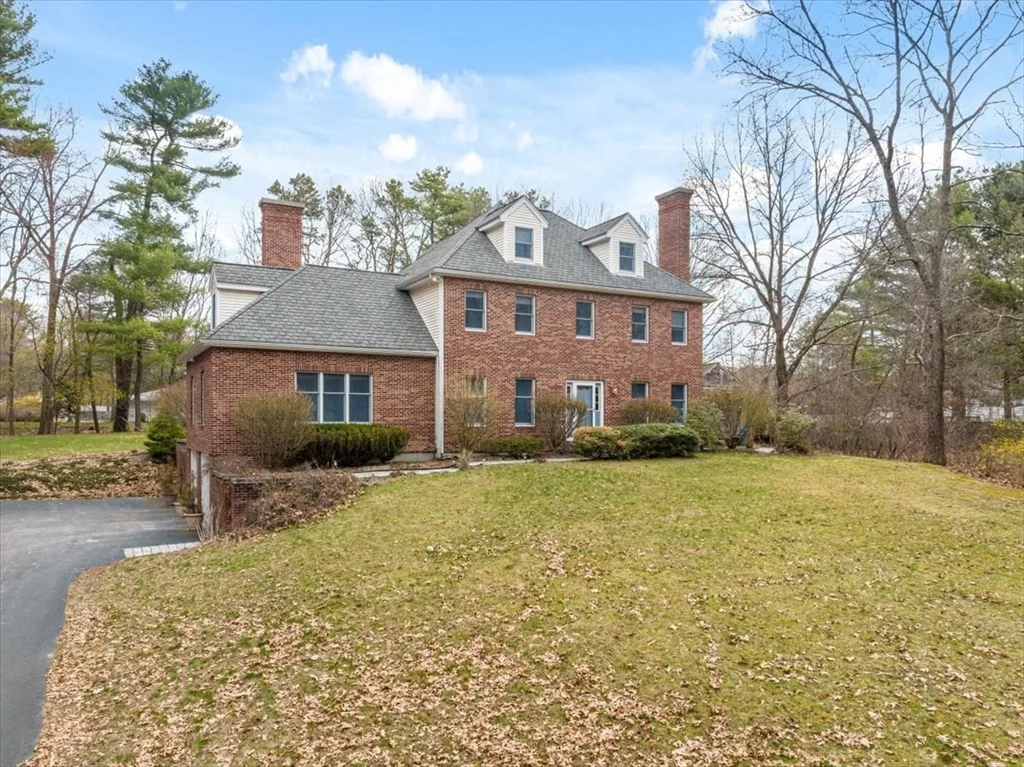 4 bed, 2 bath apartment for rent at 1 Glenbrook Rd, Framingham — photo 2 of 16