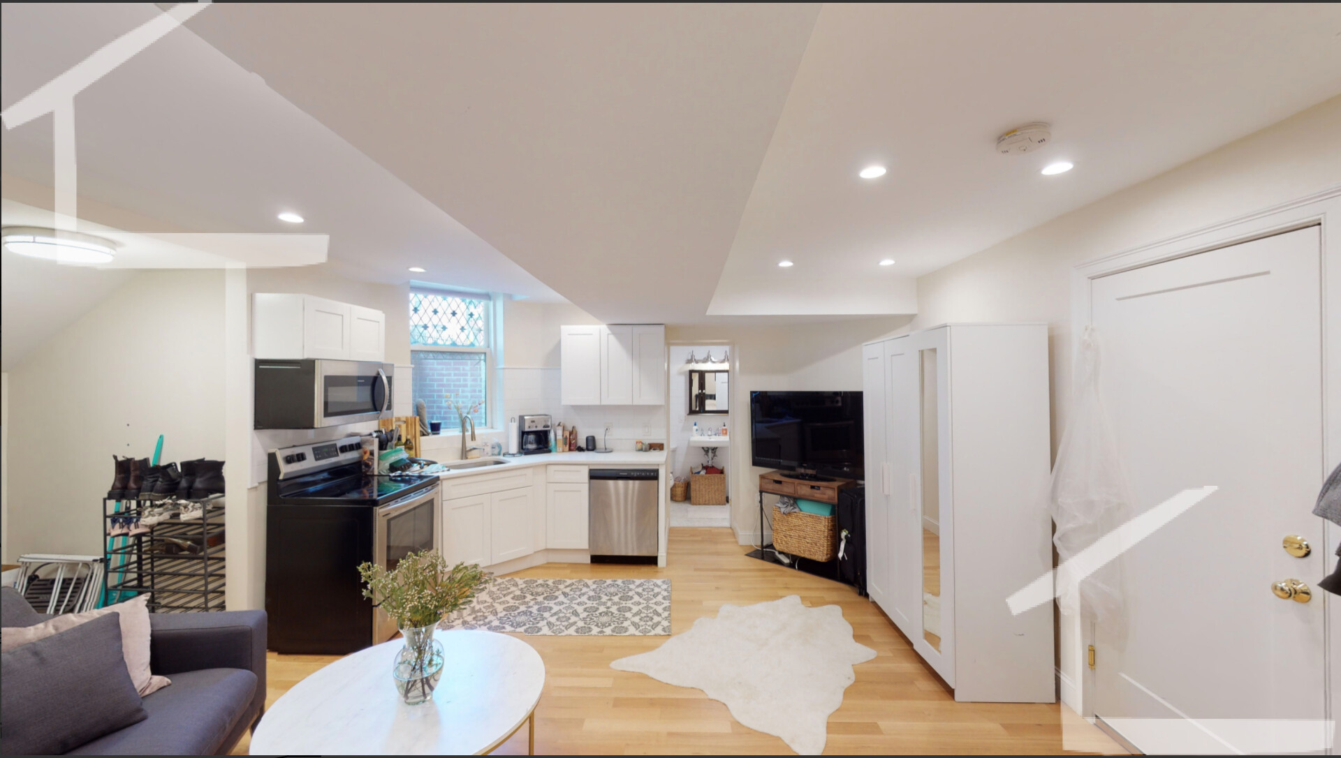 Studio bed, 1 bath apartment for rent at 1 Gloucester St Unit Bf, Back Bay — photo 2 of 14