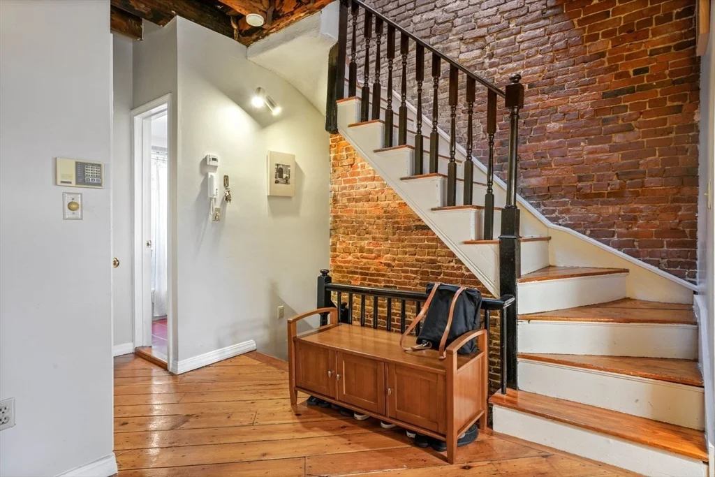 2 bed, 1 bath apartment for rent at 1 Goodwin Pl Unit 4, Beacon Hill — photo 11 of 17