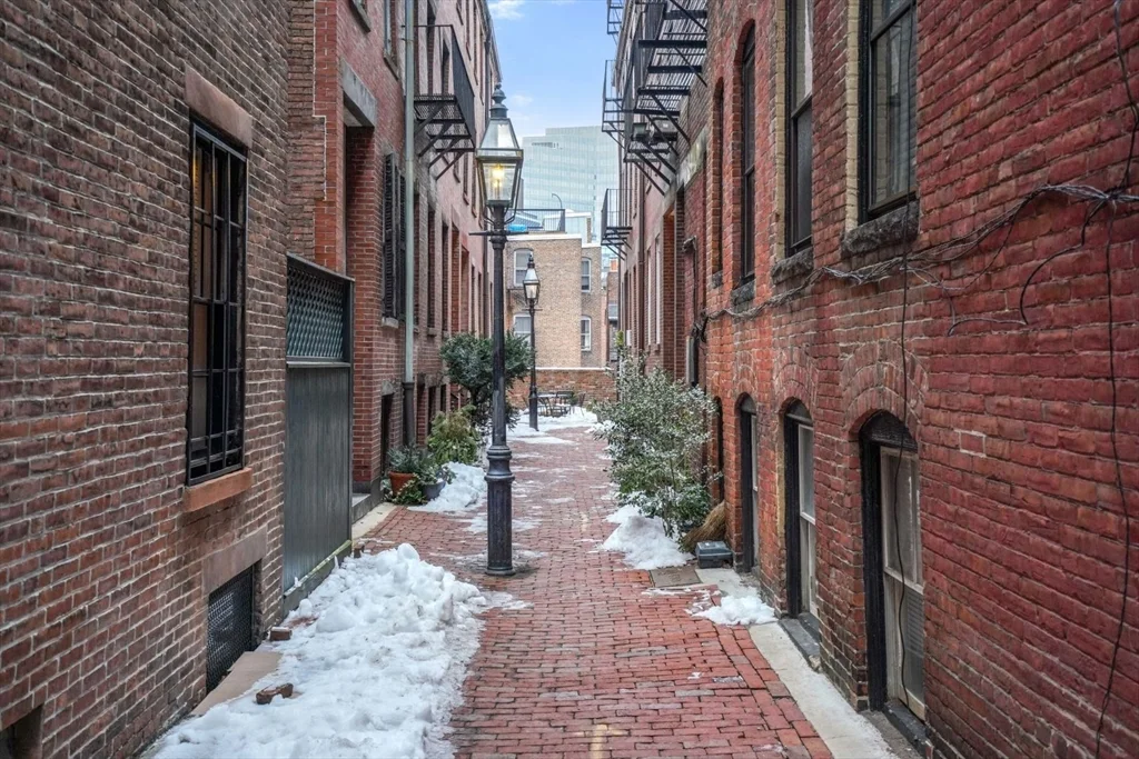 2 bed, 1 bath apartment for rent at 1 Goodwin Pl Unit 4, Beacon Hill — photo 17 of 17