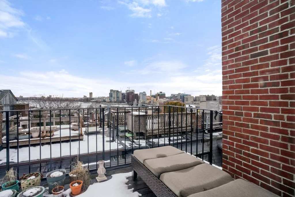 2 bed, 1 bath apartment for rent at 1 Goodwin Pl Unit 4, Beacon Hill — photo 13 of 17