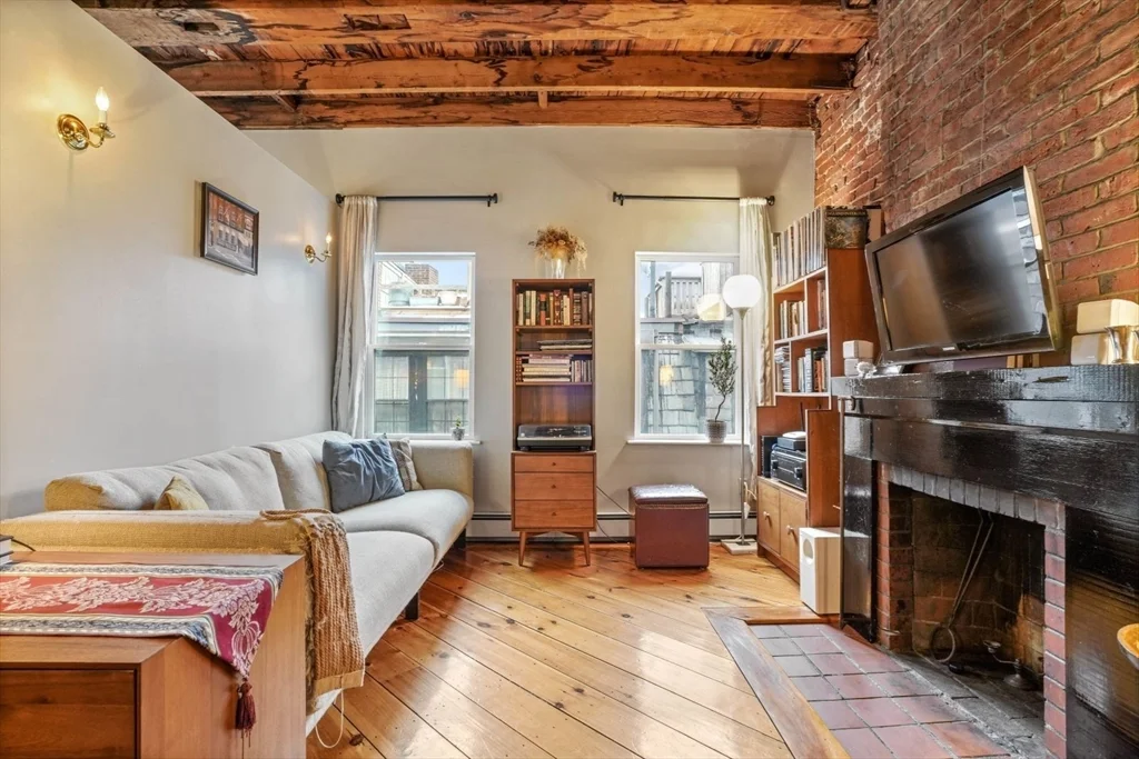 2 bed, 1 bath apartment for rent at 1 Goodwin Pl Unit 4, Beacon Hill — photo 2 of 17