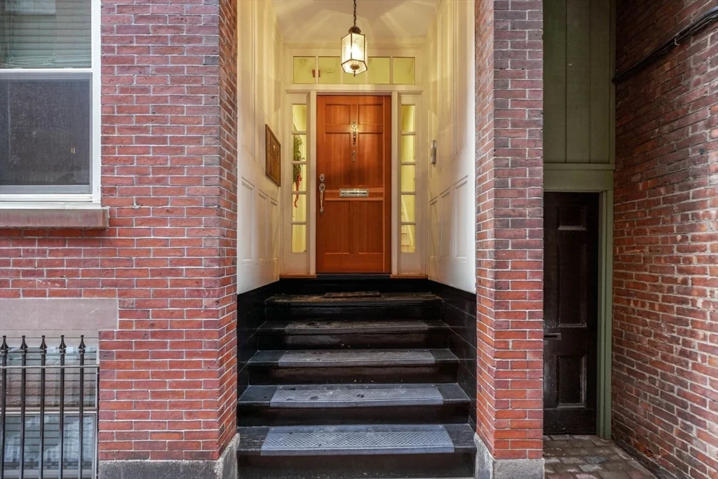 2 bed, 1 bath apartment for rent at 1 Goodwin Pl Unit 4, Beacon Hill — photo 15 of 17