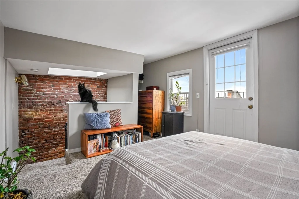 2 bed, 1 bath apartment for rent at 1 Goodwin Pl Unit 4, Beacon Hill — photo 10 of 17