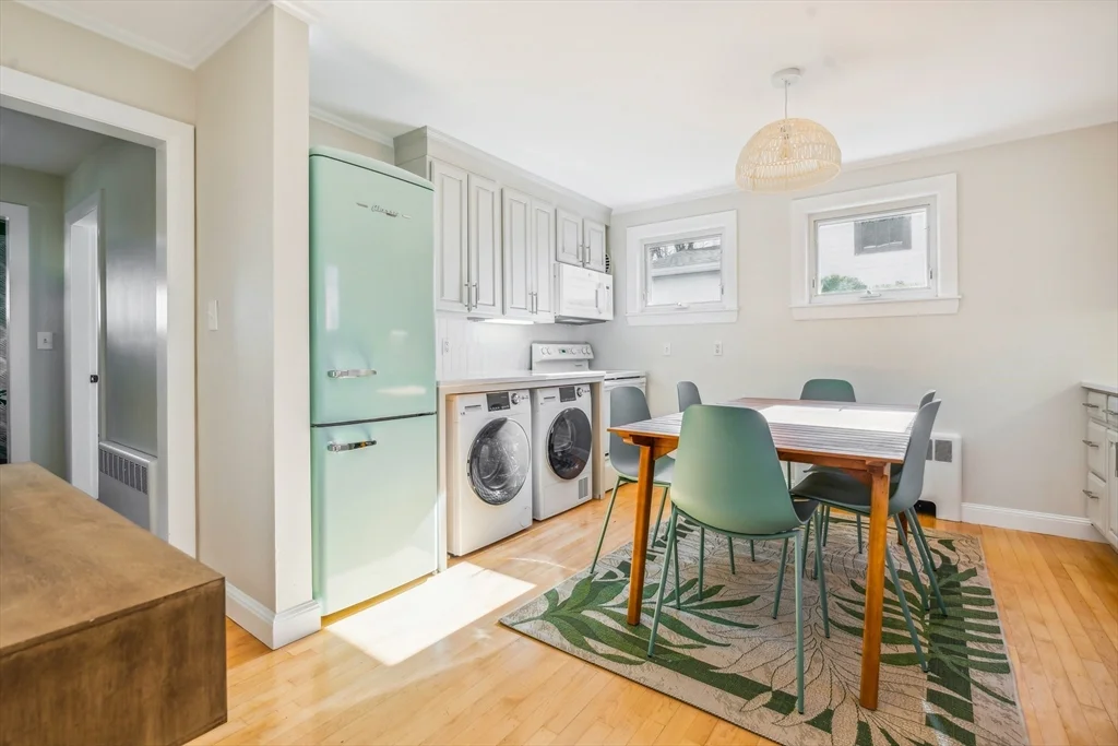 2 bed, 1 bath apartment for rent at 1 Goodwins Ct, Marblehead — photo 9 of 31