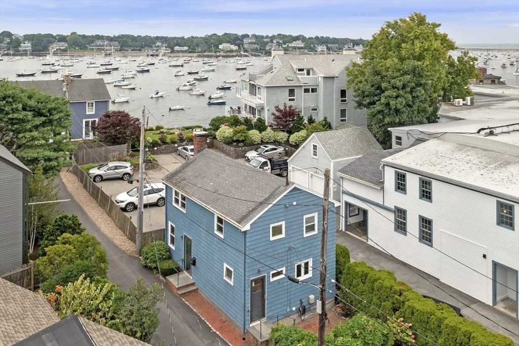 2 bed, 1 bath apartment for rent at 1 Goodwins Ct, Marblehead — photo 23 of 31
