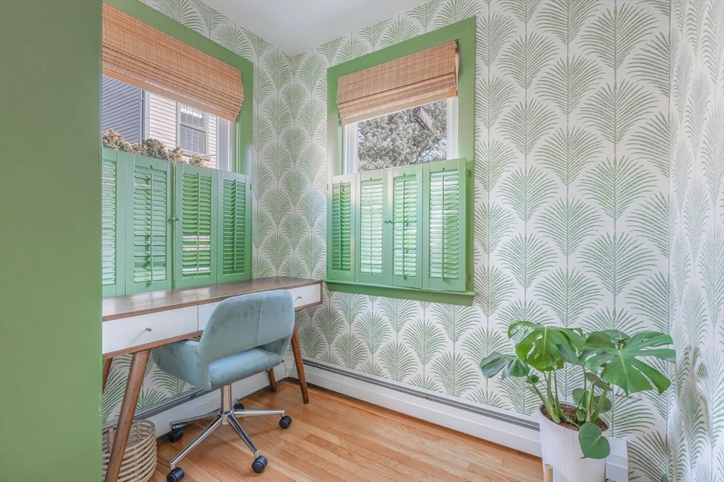 2 bed, 1 bath apartment for rent at 1 Goodwins Ct, Marblehead — photo 3 of 31