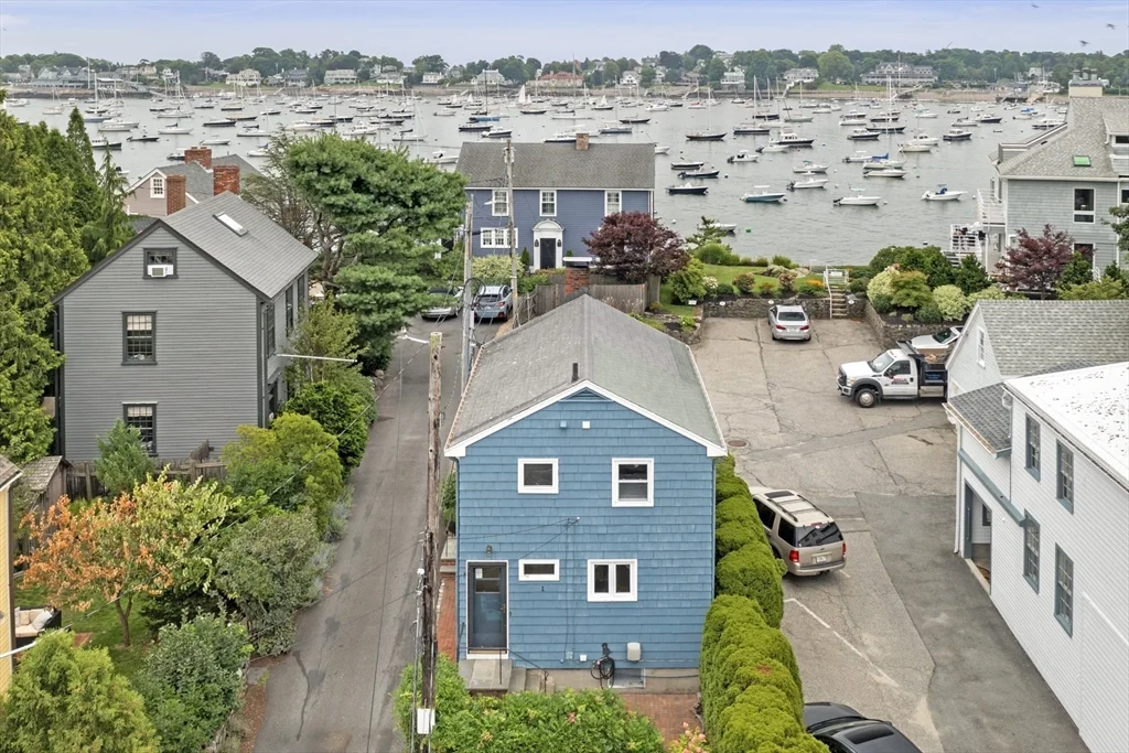 2 bed, 1 bath apartment for rent at 1 Goodwins Ct, Marblehead — photo 1 of 31