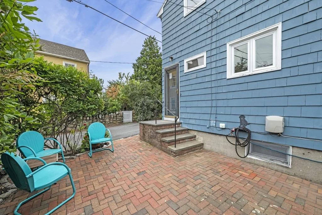 2 bed, 1 bath apartment for rent at 1 Goodwins Ct, Marblehead — photo 29 of 31