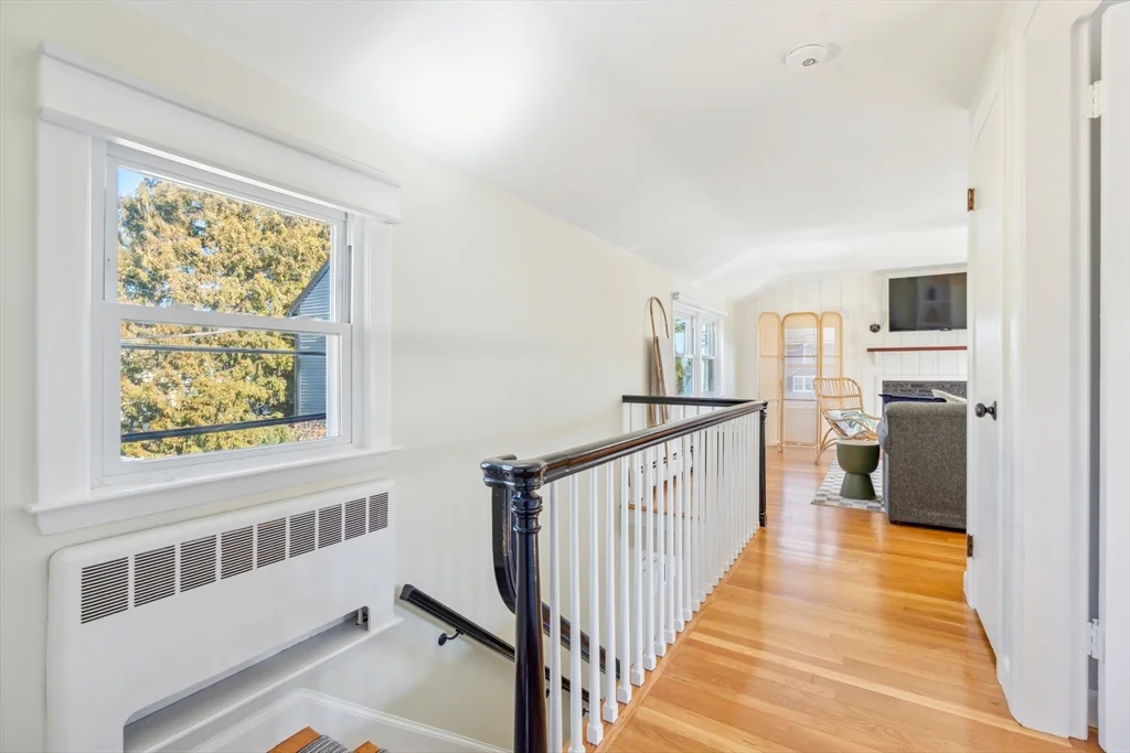 2 bed, 1 bath apartment for rent at 1 Goodwins Ct, Marblehead — photo 11 of 31