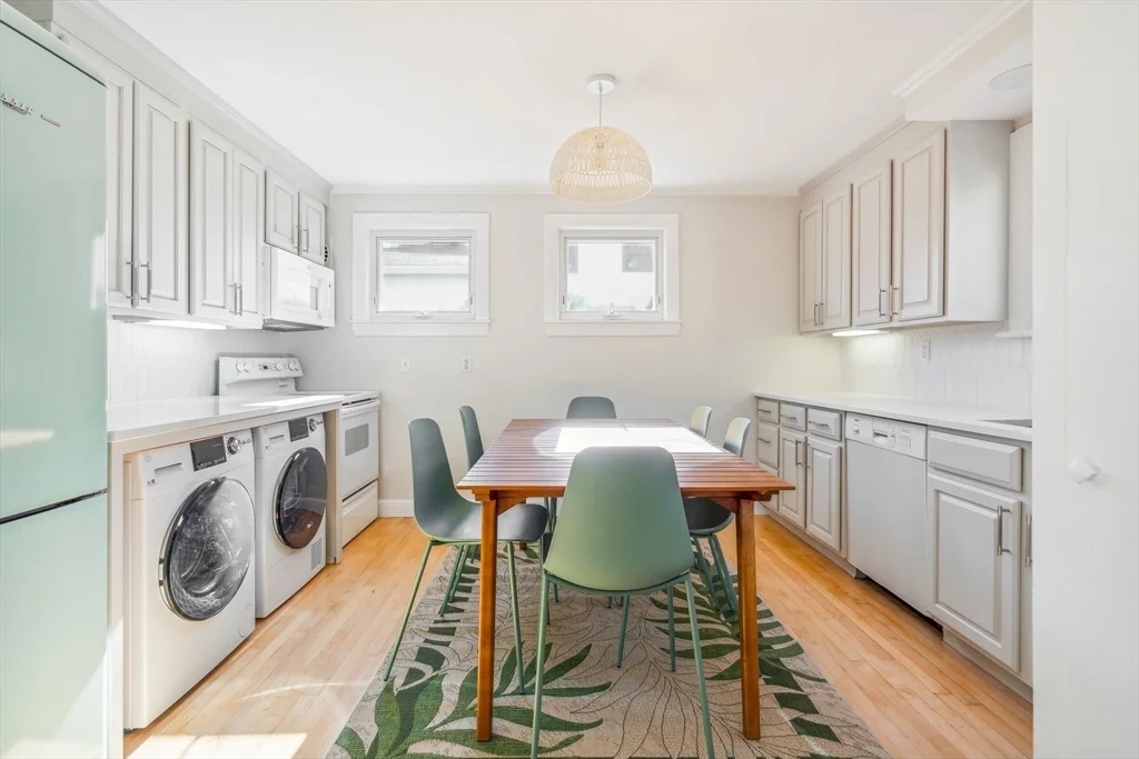 2 bed, 1 bath apartment for rent at 1 Goodwins Ct, Marblehead — photo 7 of 31