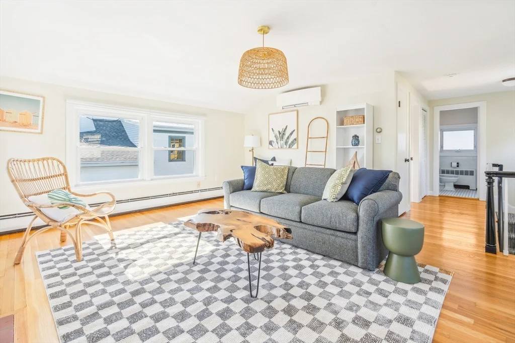2 bed, 1 bath apartment for rent at 1 Goodwins Ct, Marblehead — photo 18 of 31
