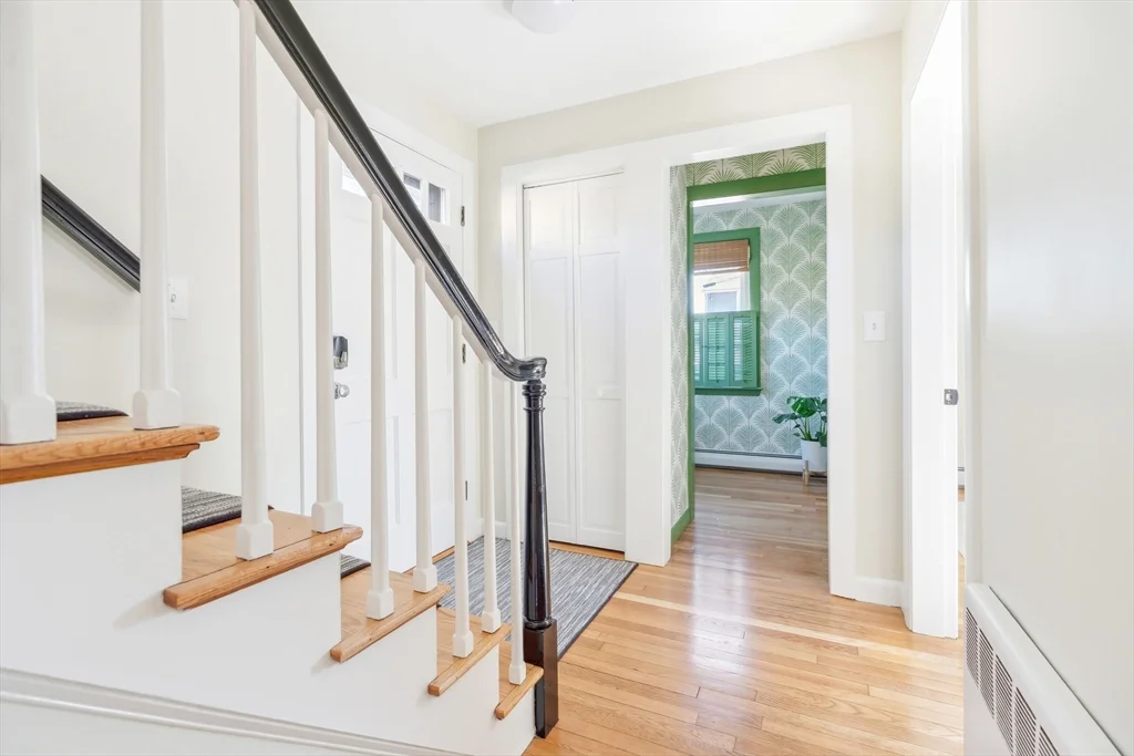 2 bed, 1 bath apartment for rent at 1 Goodwins Ct, Marblehead — photo 2 of 31