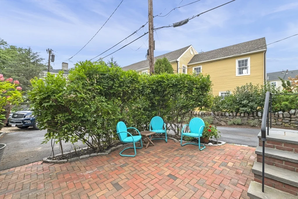 2 bed, 1 bath apartment for rent at 1 Goodwins Ct, Marblehead — photo 28 of 31