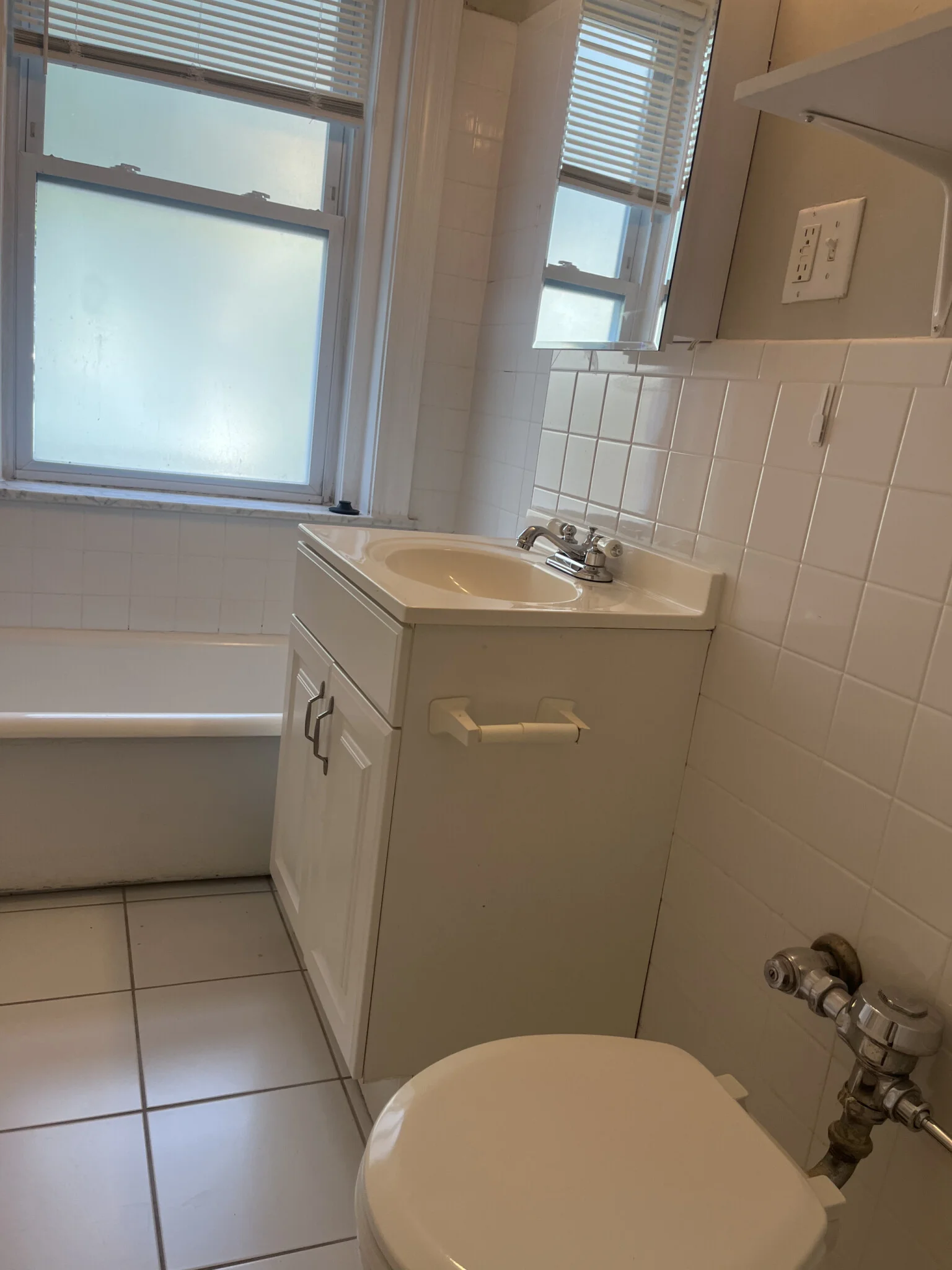 1 bed, 1 bath apartment for rent at 1 Gray St Unit U3, Porter Square — photo 9 of 13