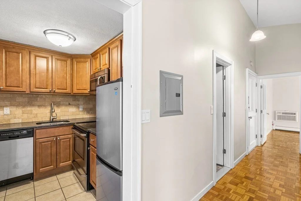 2 bed, 1 bath apartment for rent at 1 Greenridge Ln Unit 1, Lincoln — photo 4 of 9