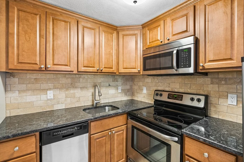 2 bed, 1 bath apartment for rent at 1 Greenridge Ln Unit 1, Lincoln — photo 5 of 9