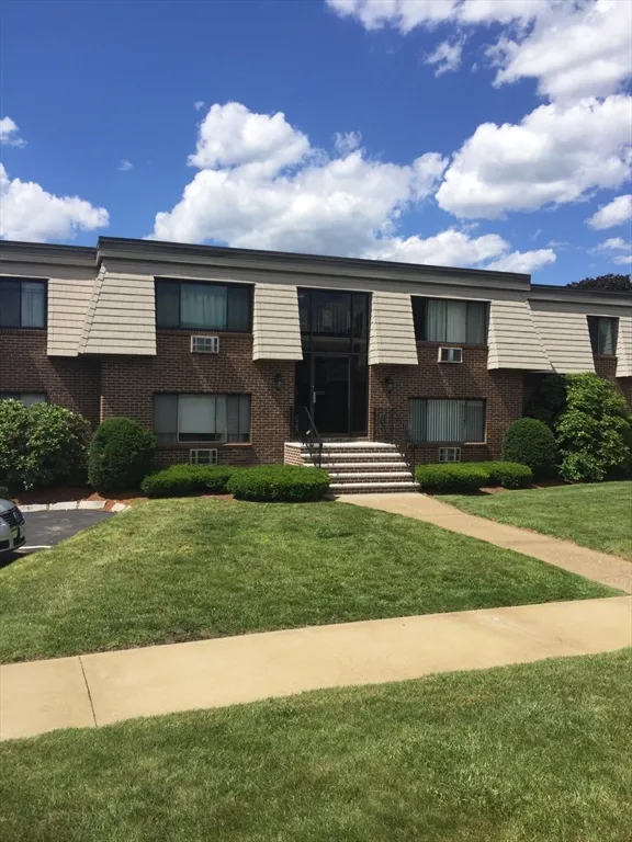 1 bed, 1 bath apartment for rent at 1 Hallmark Gardens Unit 1, Burlington — photo 1 of 14
