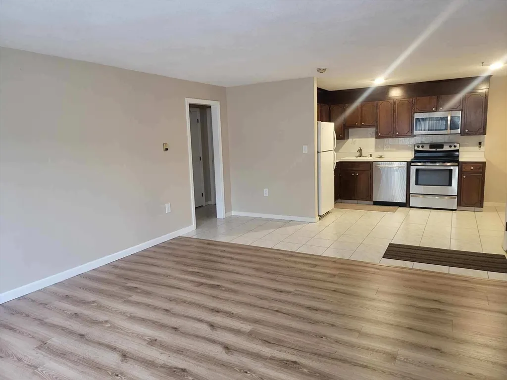 1 bed, 1 bath apartment for rent at 1 Hallmark Gardens Unit 1, Burlington — photo 6 of 14