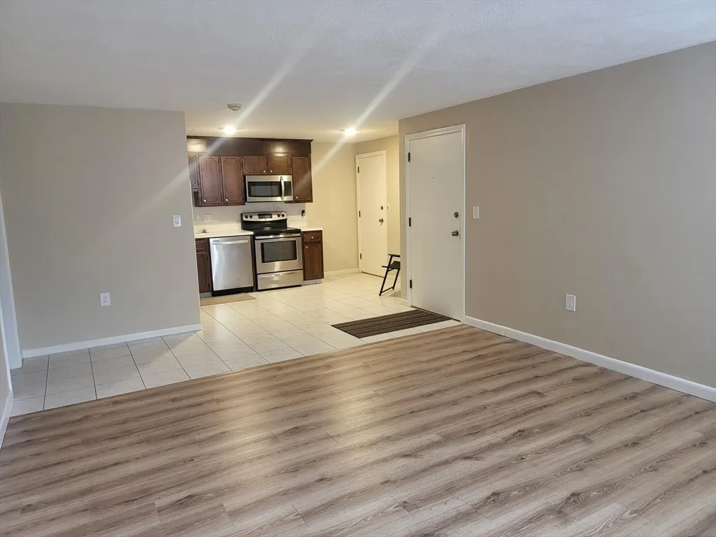 1 bed, 1 bath apartment for rent at 1 Hallmark Gardens Unit 1, Burlington — photo 5 of 14